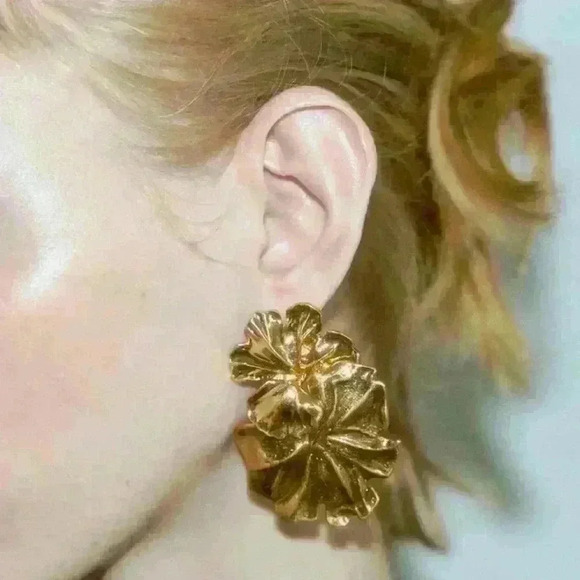 Zara Gold Flower Dangle Earrings NWT - Picture 1 of 12